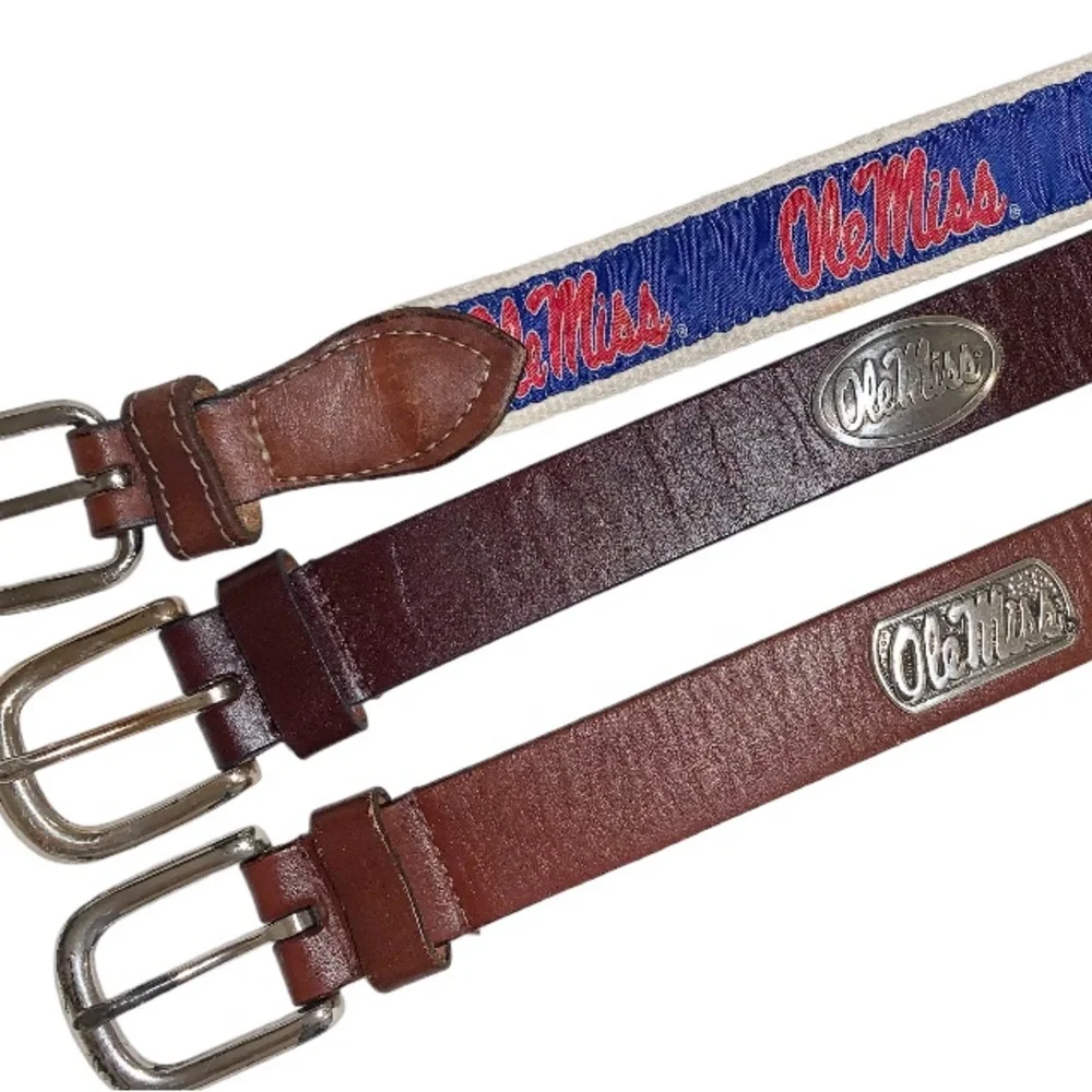 Ole Miss University of Mississippi leather belt boys size medium 14 26 27 28